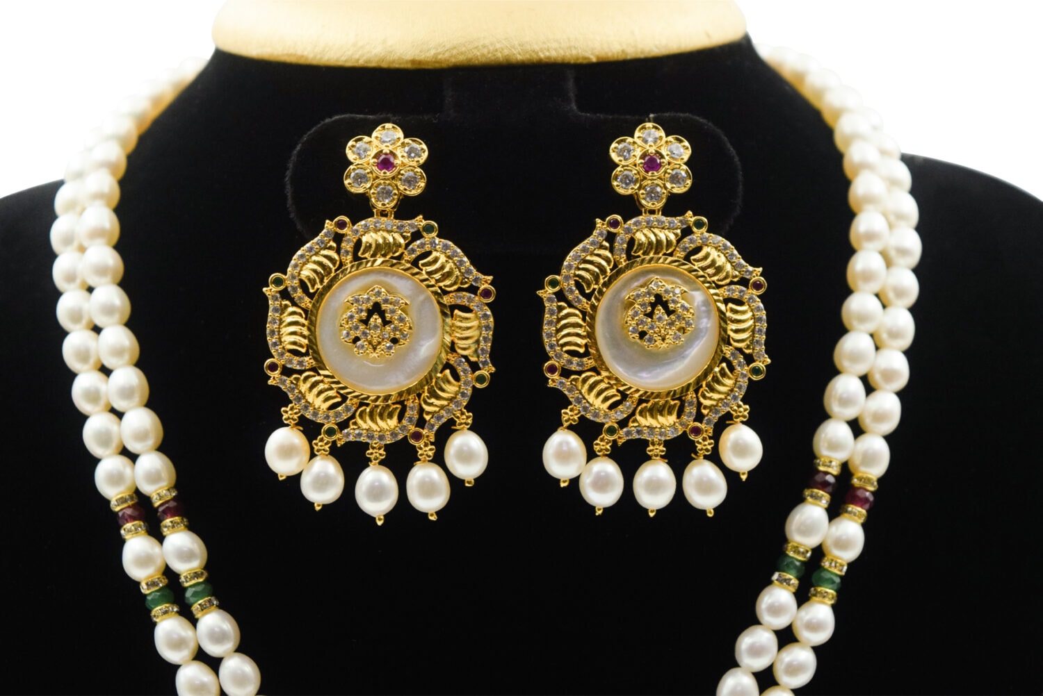 Magnificent White Oval Pearl Necklace With MOP Statement Pendant - Image 2