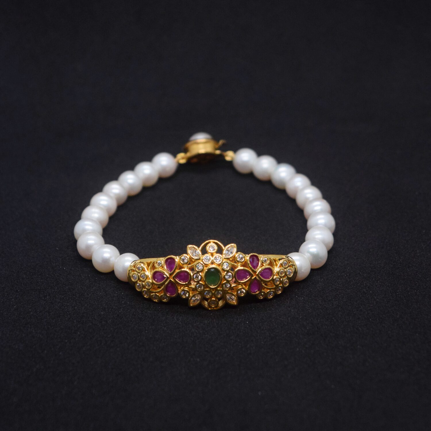 Traditional White Pearls 8 Inch Bracelet With Polki Clasp - Image 2