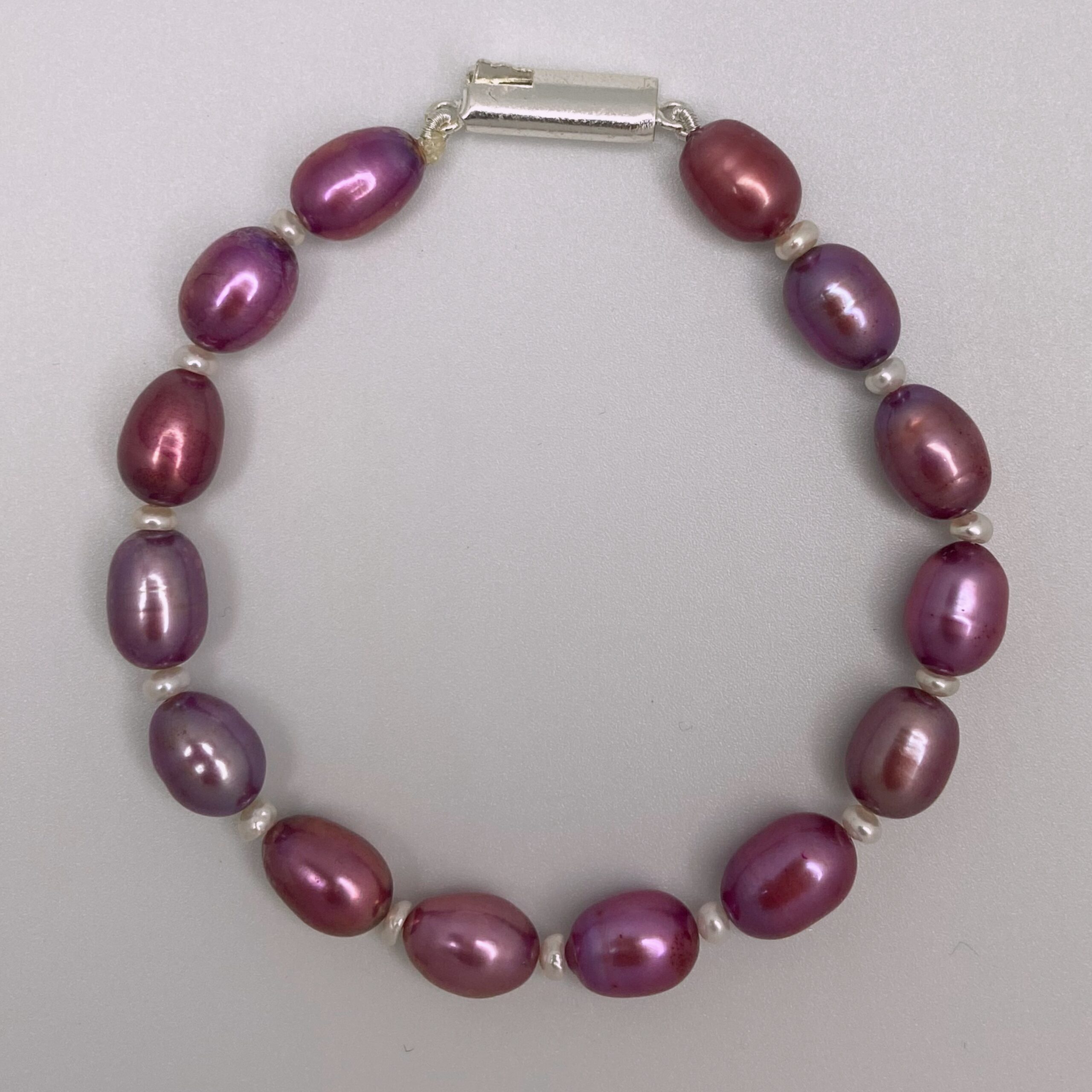 Ravishing Magenta Oval Pearls Bracelet With White Seed Pearls - Image 2