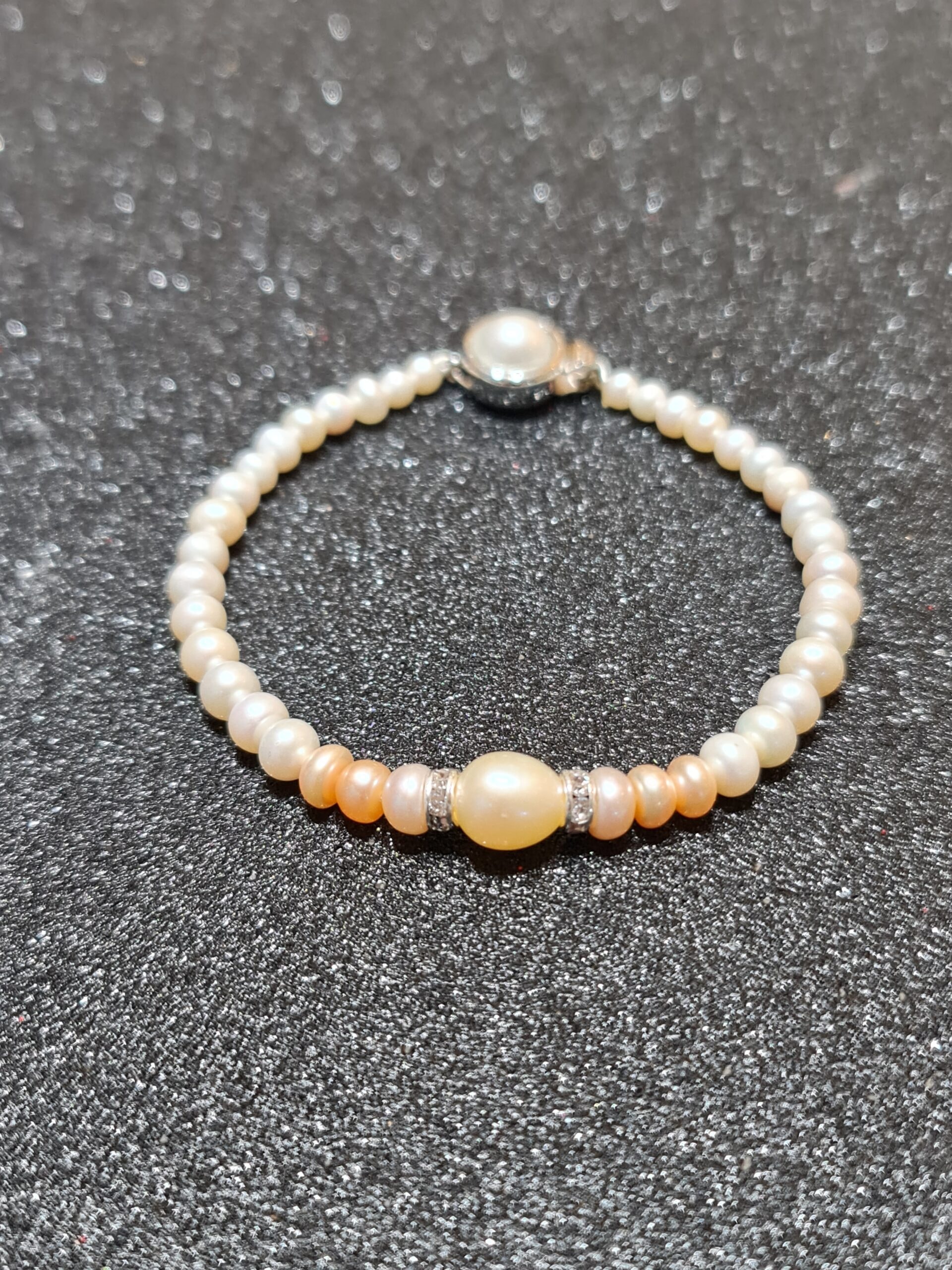 Gorgeous Graduated White Pearls Bracelet With Ombre Peach Pearls - Image 2