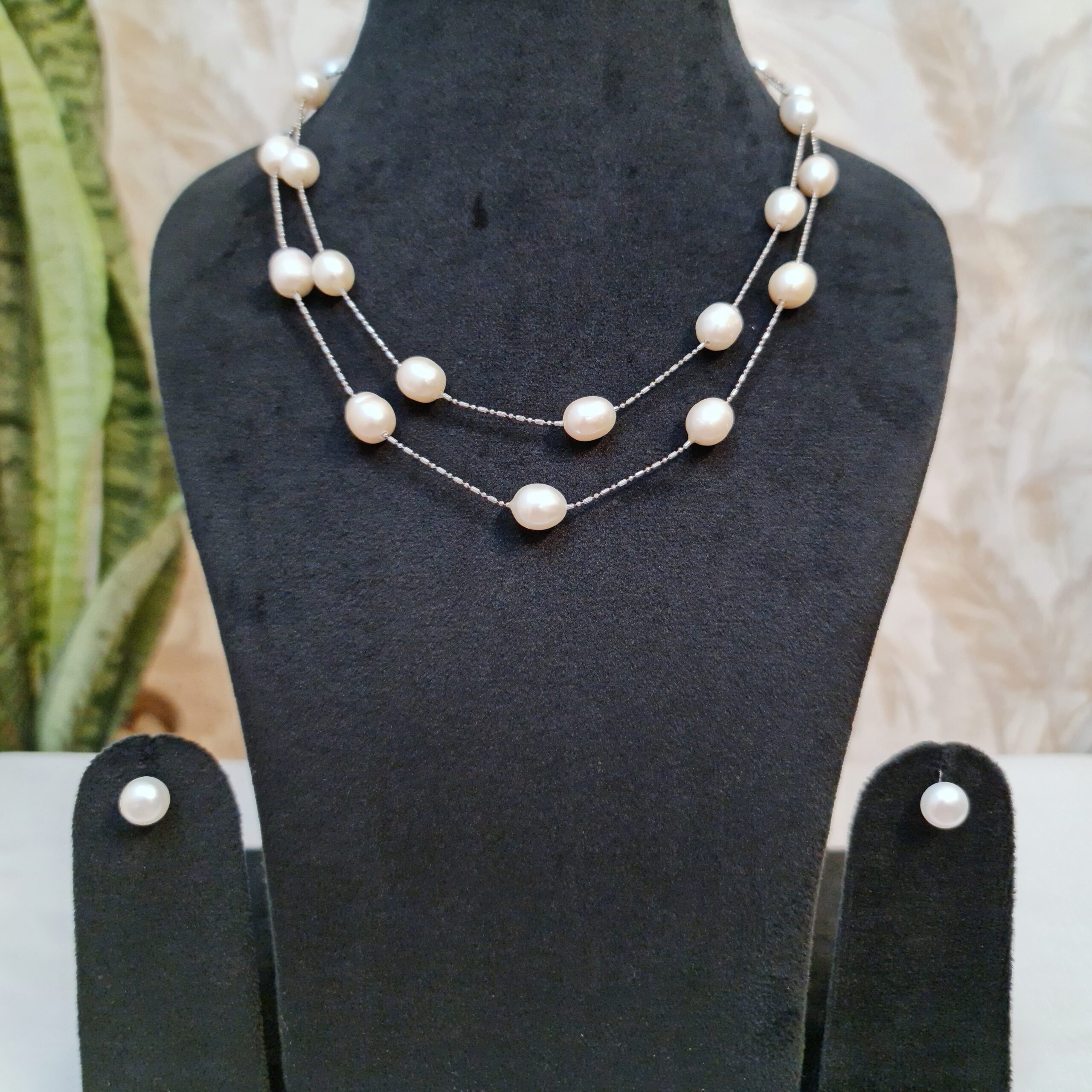 38Inch Long Lovely 9-10mm Oval Offwhite Pearls With Silver Finish Chain - Image 2