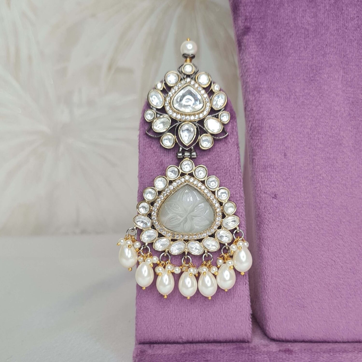 Regal Multirow Haar Featuring Off-White Pearls With Subtle Victorian Pendant - Image 3