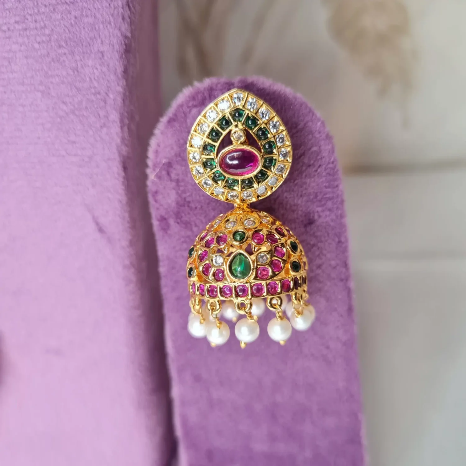 Grand Triple-Line Pearls Haar With Traditional Kemp Pendant - Image 2