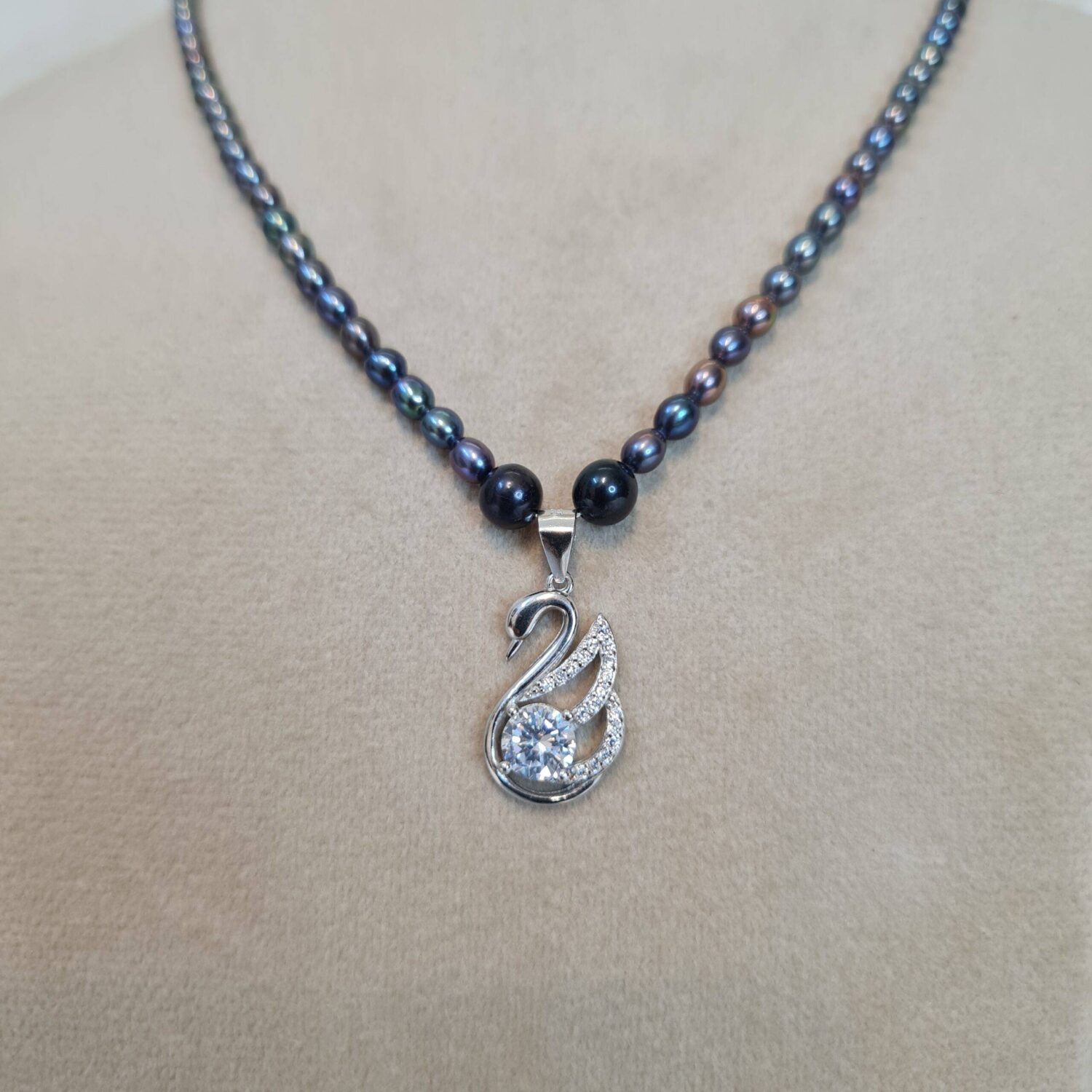 Subtle Multishaded Oval Pearls 17 Inch Necklace With Swan 925 Silver Pendant - Image 2