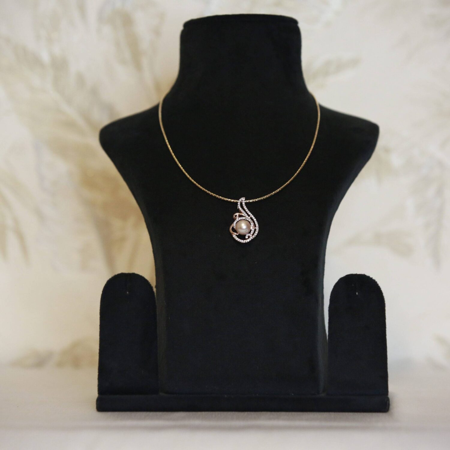 Resplendent Rose Gold Finish Pendant With 9mm Lavender Button Pearl - Image 2