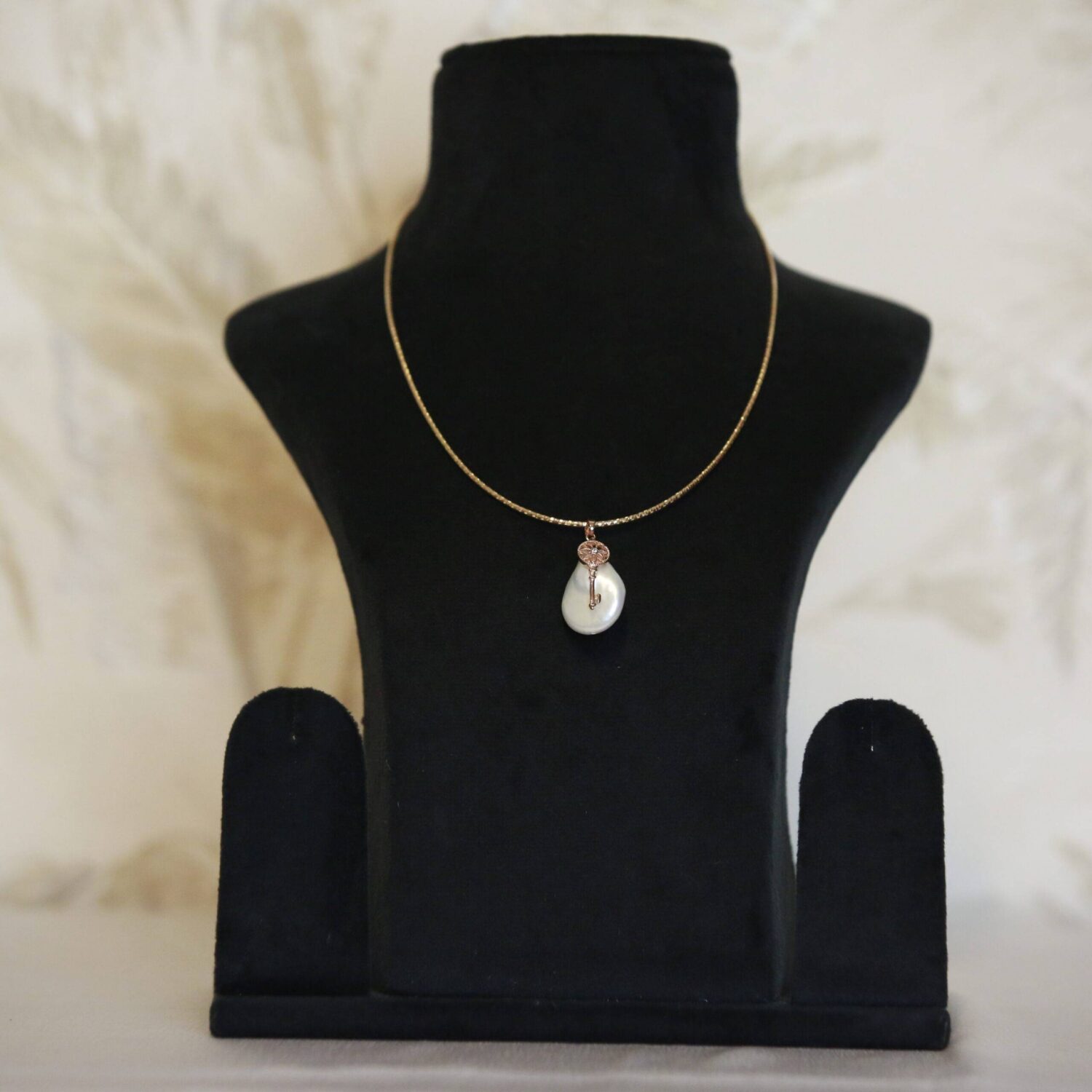 Gorgeous White Baroque Pearl Pendant With Decorative 925 Silver Anchor - Image 2