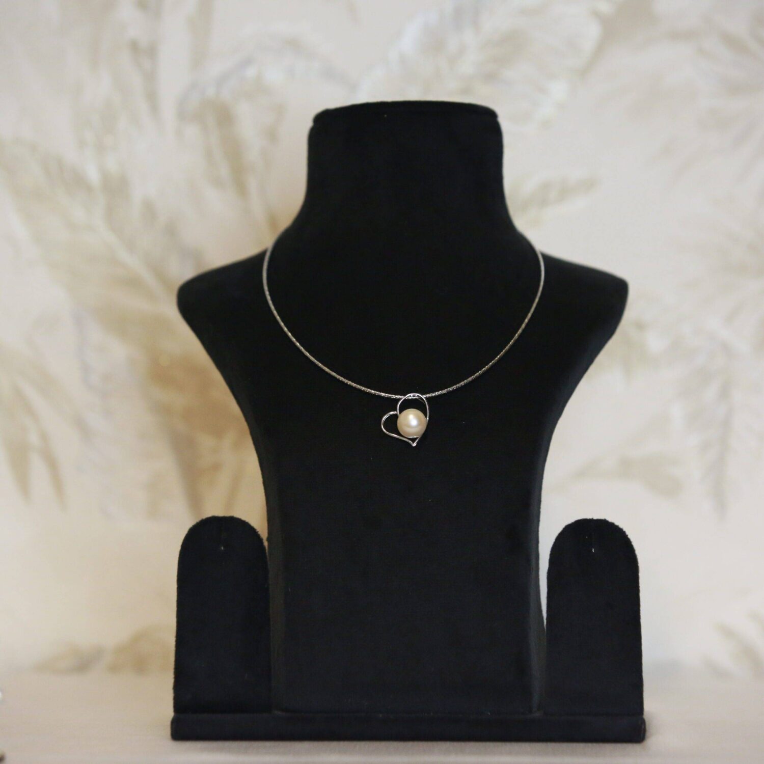 Cute & Simple Heart Pendant With 11.5mm Peach Button Pearl - Image 2