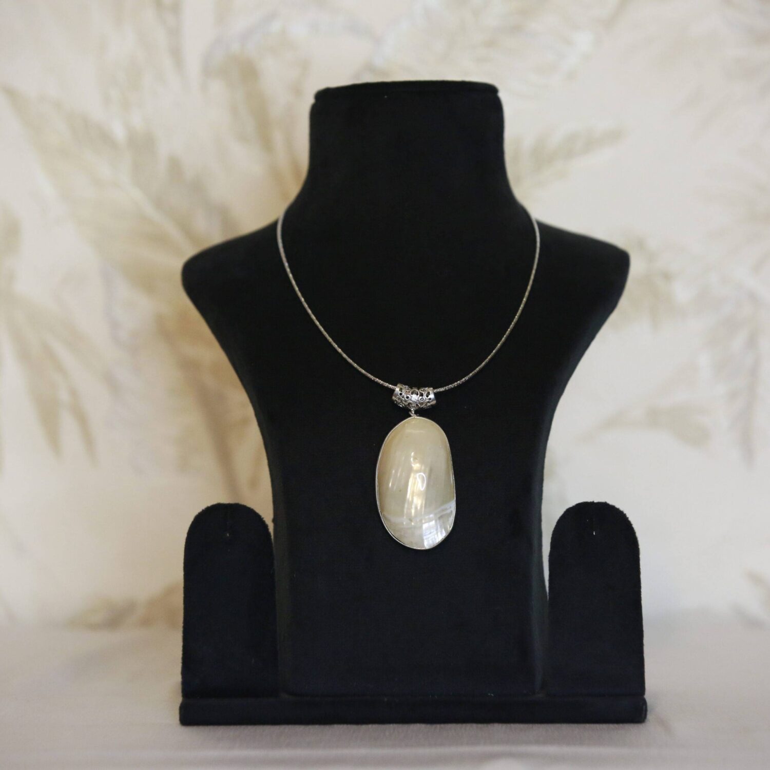 Exquisite Mother of Pearl Pendant With A Filigree Clasp - Image 2