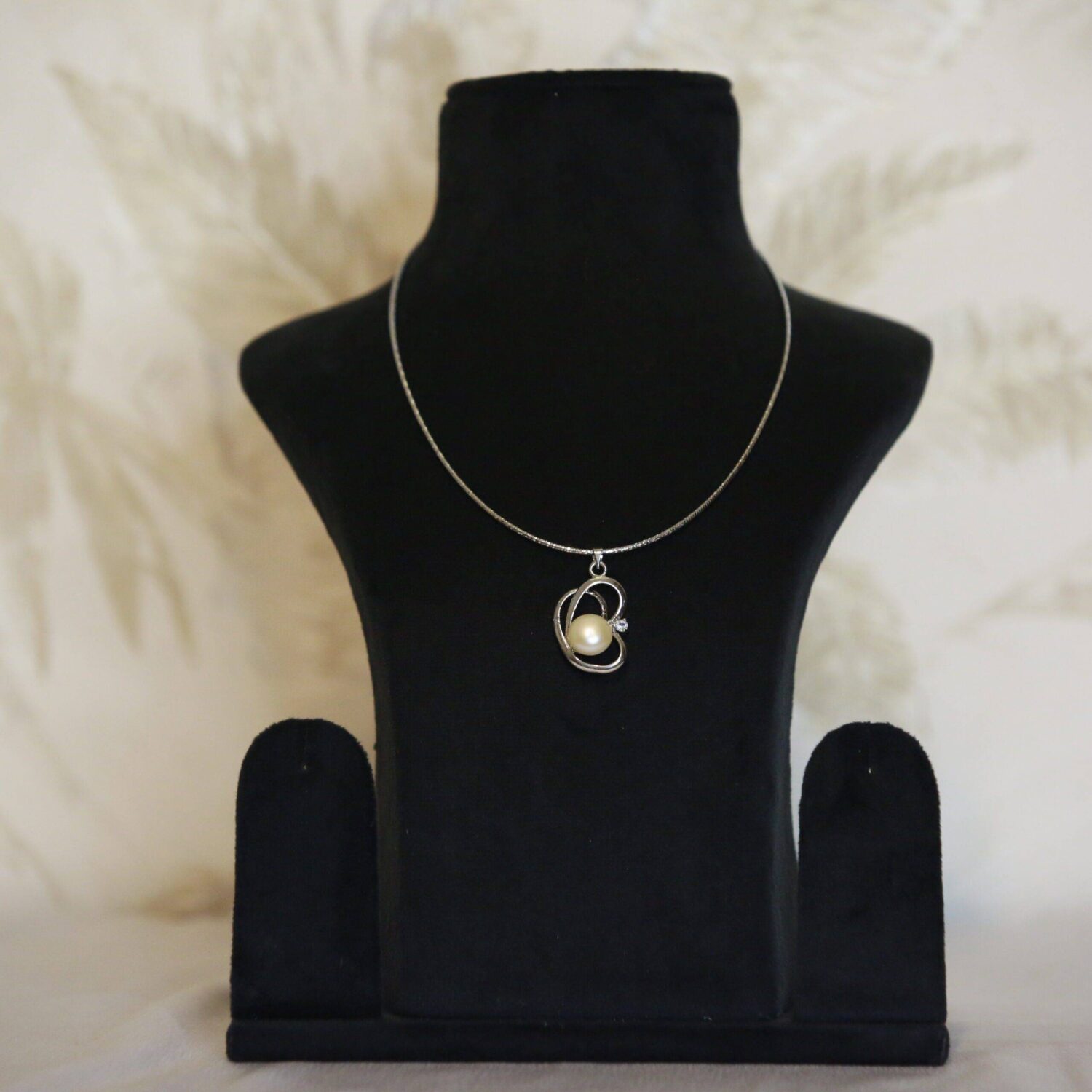 Elegant CZ Heart Pendant Accentuated With 10.5mm Peach Button Pearl - Image 2