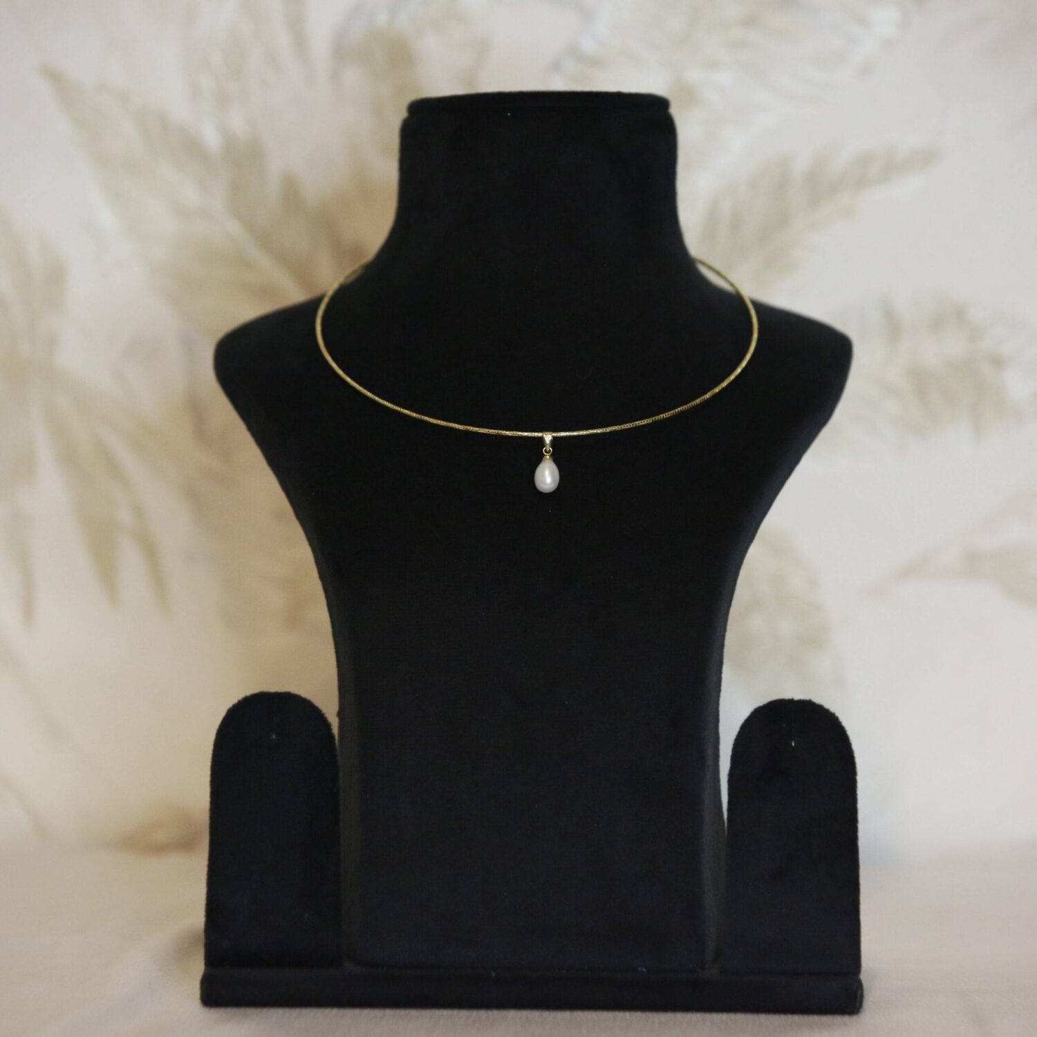 Lustrous Gold Finish Pendant Accentuated With 7mm Oval White Pearl - Image 2