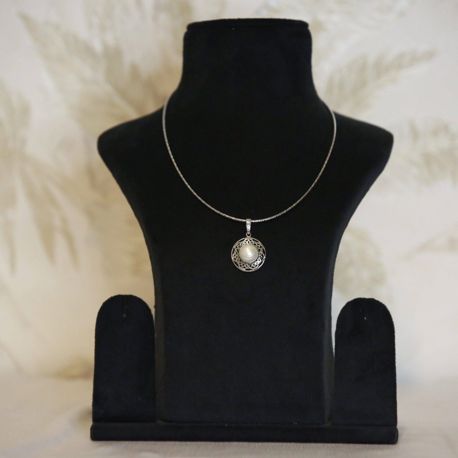 Lovely Radial 925 Silver Pendant With 11mm White Button Pearl - Image 2