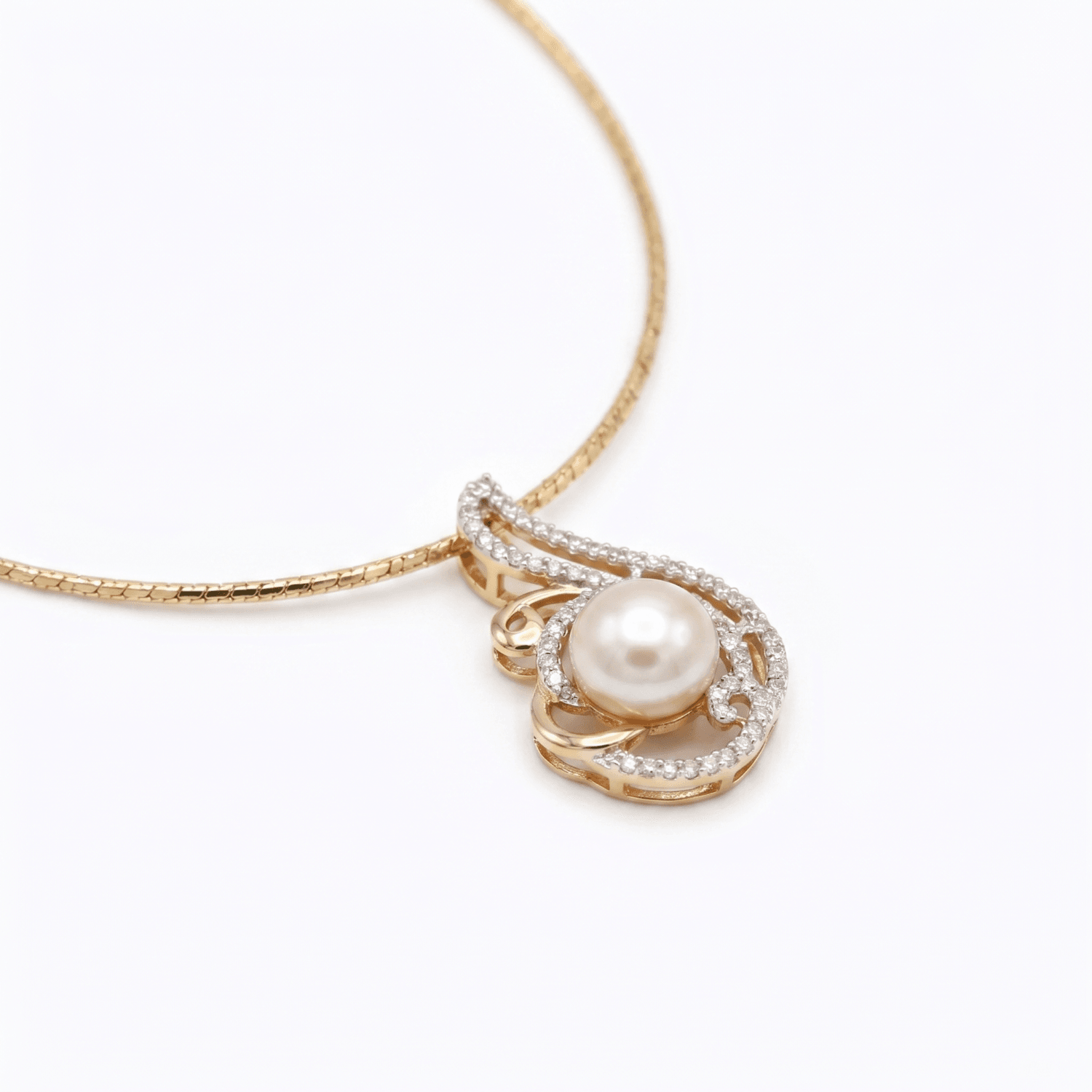 Resplendent Rose Gold Finish Pendant With 9mm Lavender Button Pearl
