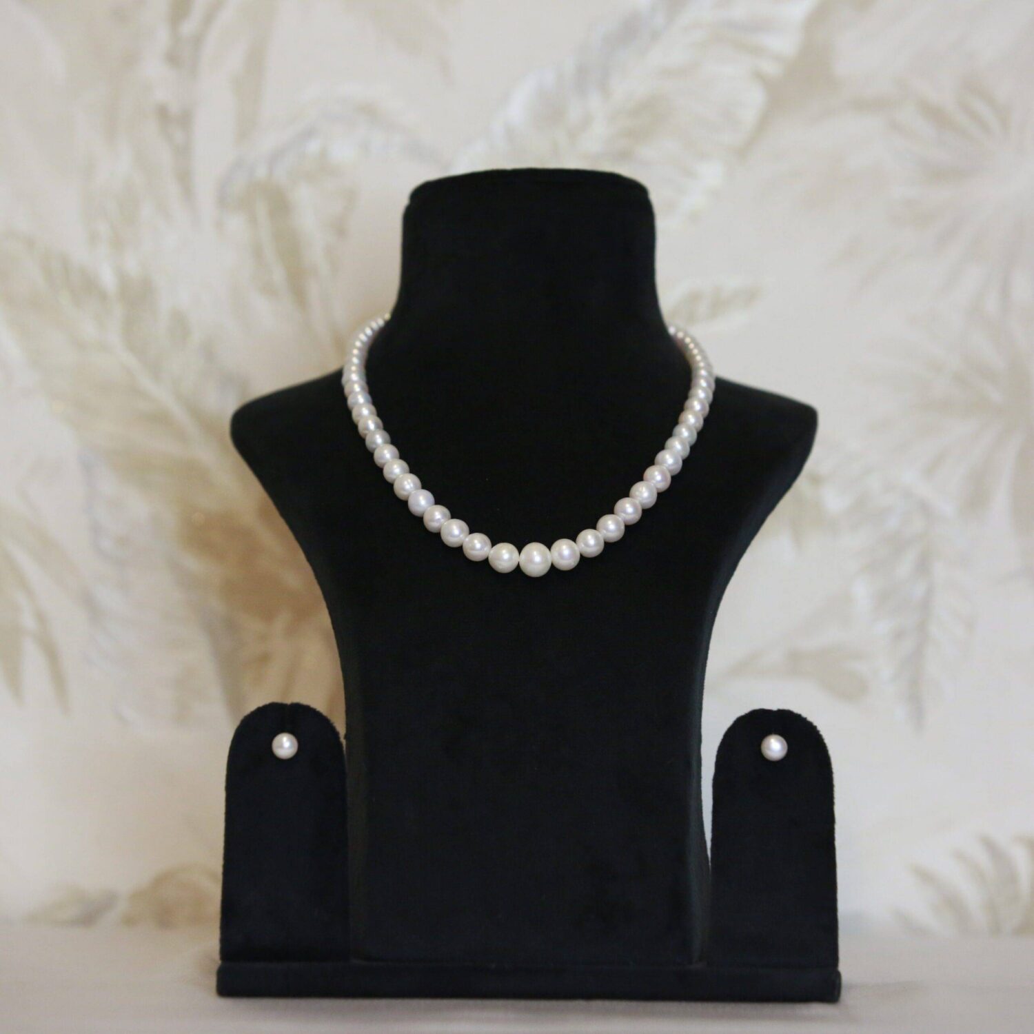 Elegant 16Inch Necklace Featuring AA 4.5-9.5mm Graduated White Round Pearls - Image 2