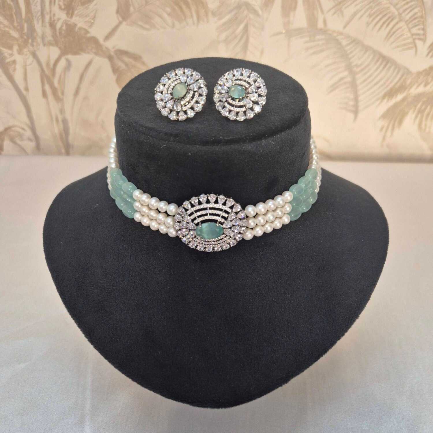 Stunning White Round Pearls Choker With Pastel Green Onyx Beads & CZ Pendant - Image 2