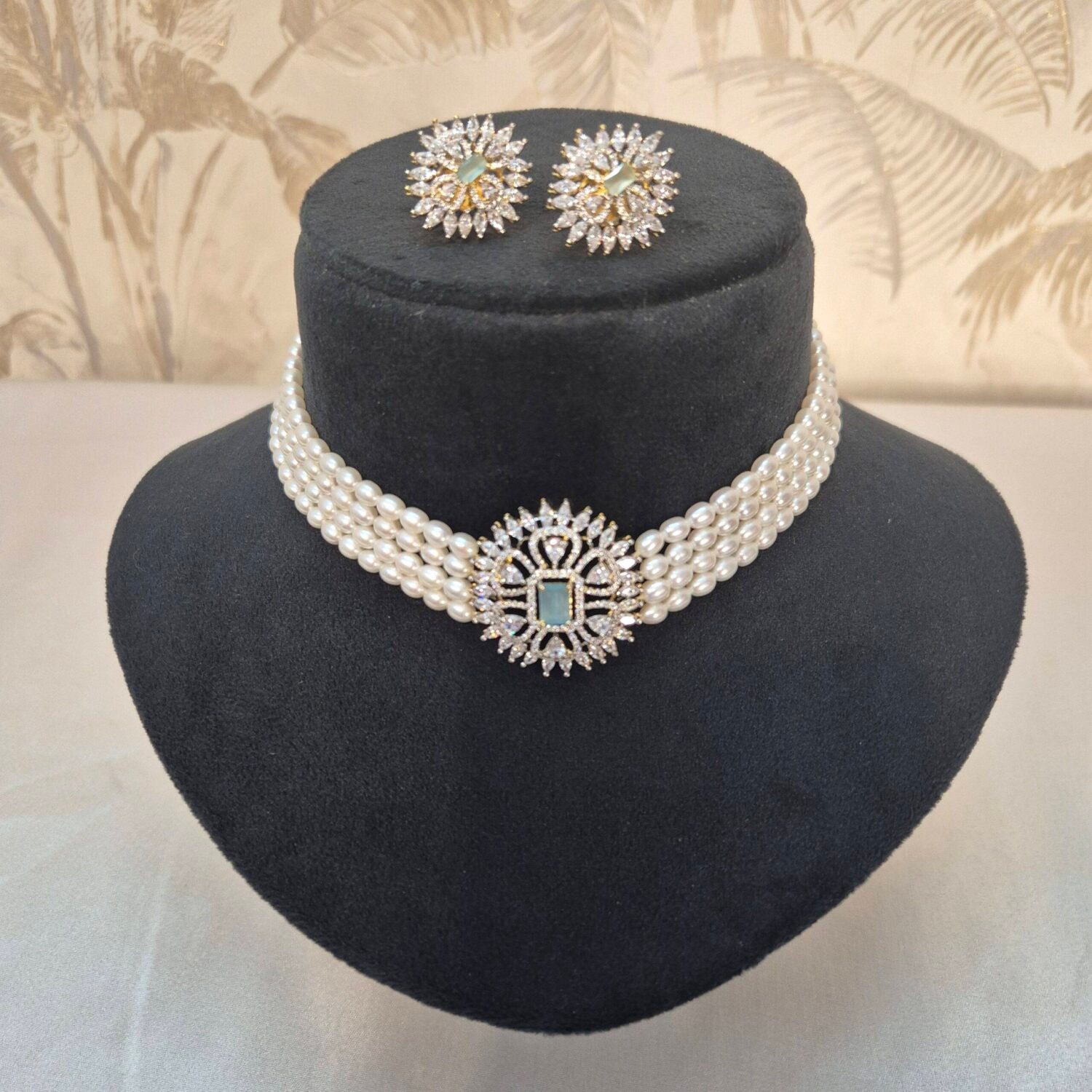 Beautiful White Oval Pearls Choker With Pastel Green Onyx & CZ Pendant - Image 2
