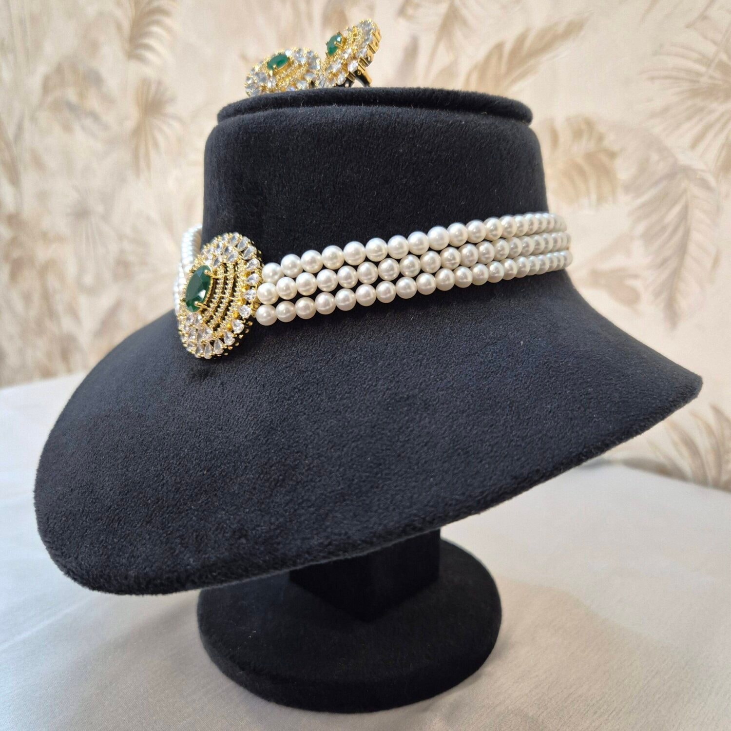 Graceful White Round Pearls Choker With CZ & SP Emerald Pendant - Image 3