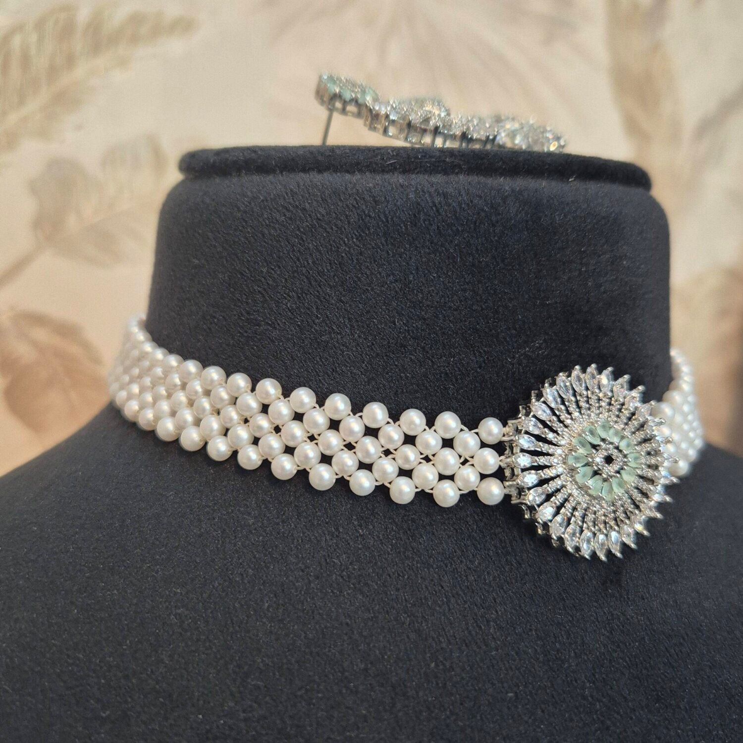 Chic White Round Pearls Mesh Pattern Choker With CZ Pendant - Image 3