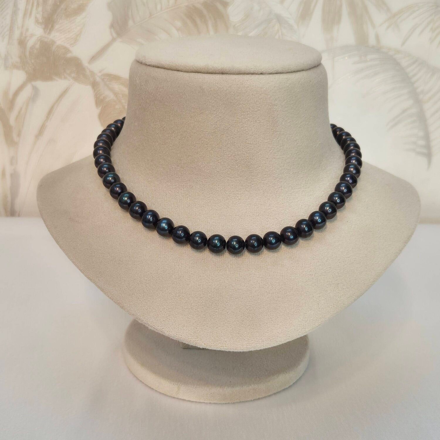 Striking Blackish Green 8.5mm Round Pearls 17Inch Single Line Necklace