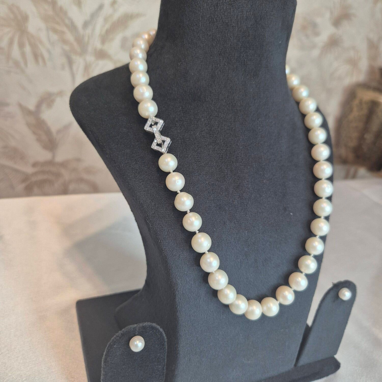 Striking Double Knotted White 10.5mm Round Pearls 20Inch Long Necklace - Image 4