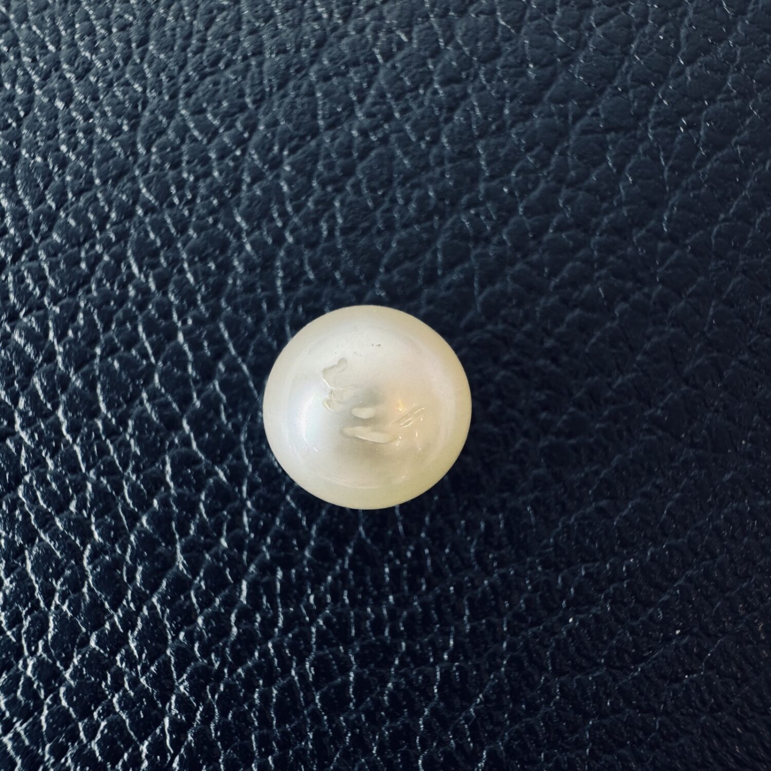 5.31 Carat (5.9 Ratti) White South Sea Pearl - 8.8mm Round, AAA Quality - Image 3