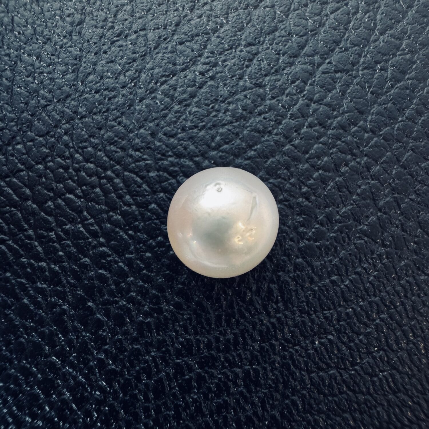 4.88 Carat (5.42 Ratti) White South Sea Pearl - 9mm Round, AAA Quality - Image 2