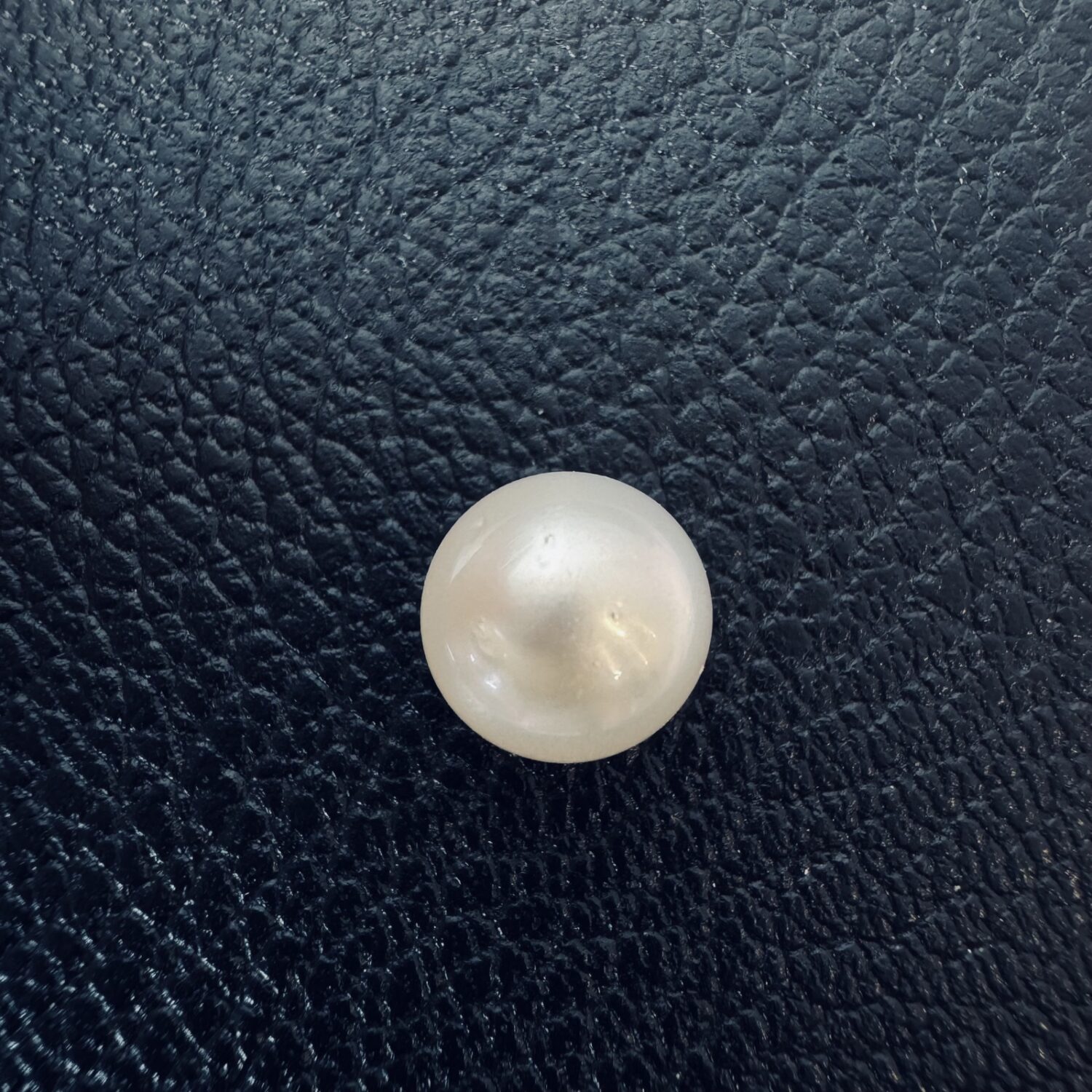 4.88 Carat (5.42 Ratti) White South Sea Pearl - 9mm Round, AAA Quality - Image 3