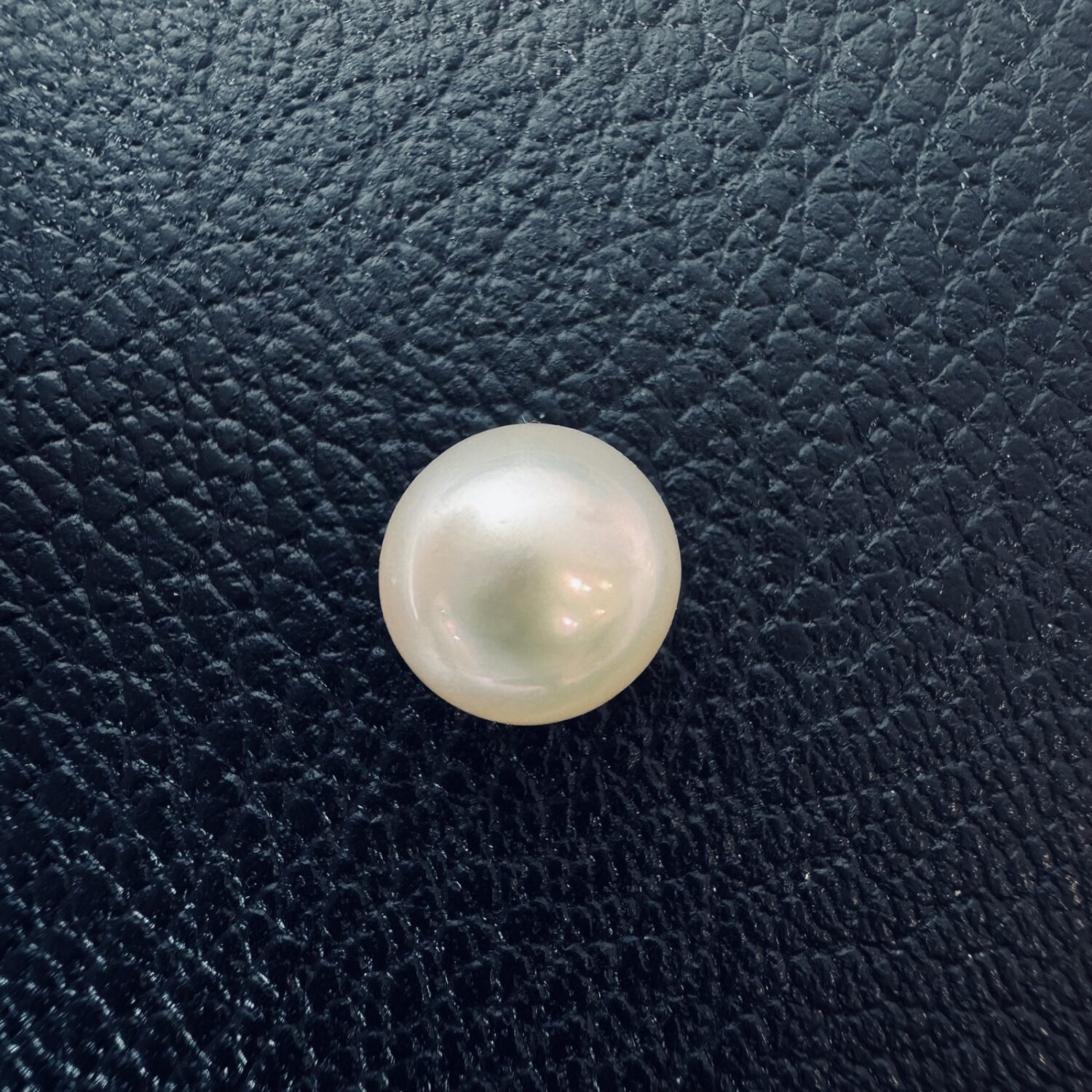 5.725 Carat (6.36 Ratti) White South Sea Pearl - 9.3mm Round, AAA Quality - Image 2