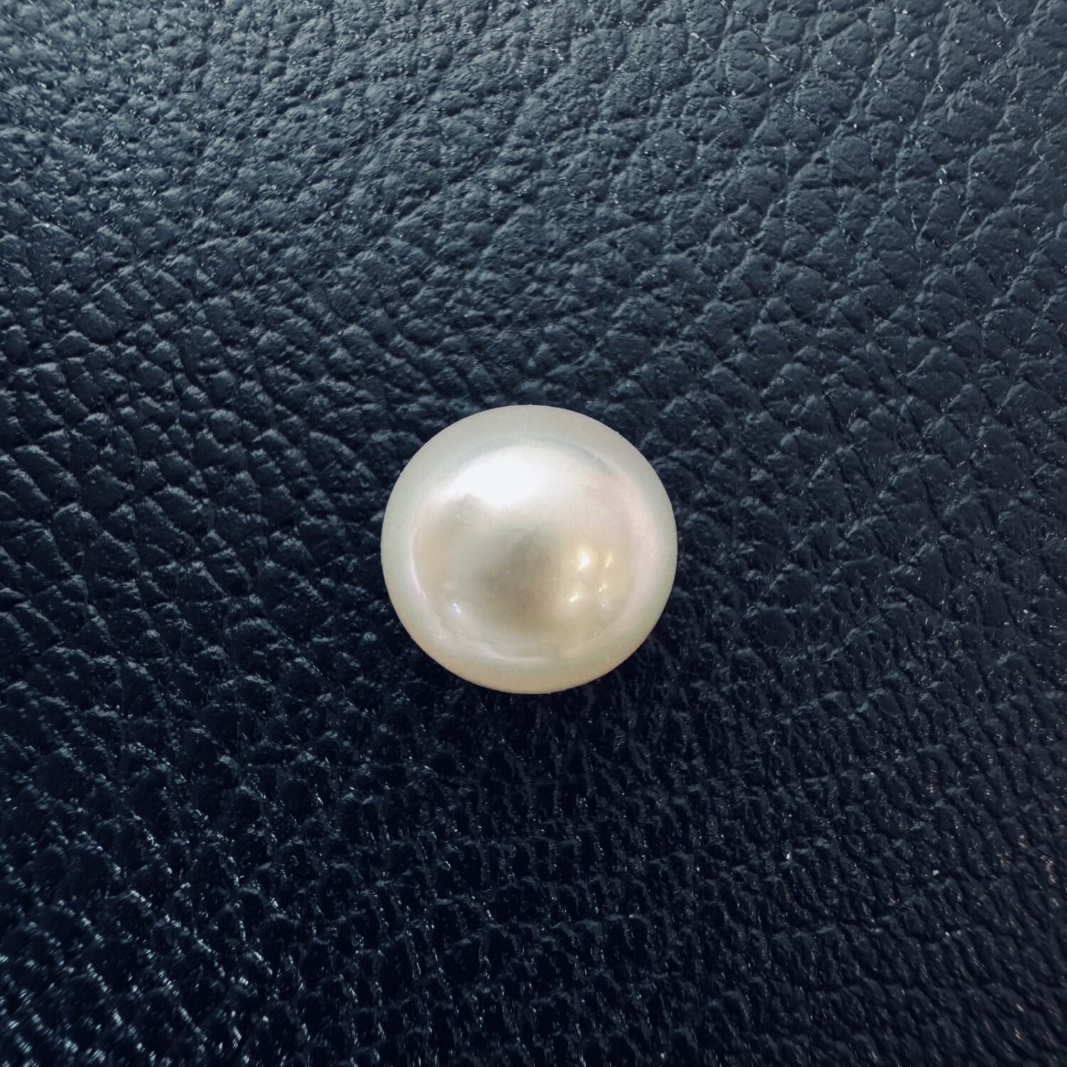 5.725 Carat (6.36 Ratti) White South Sea Pearl - 9.3mm Round, AAA Quality - Image 3
