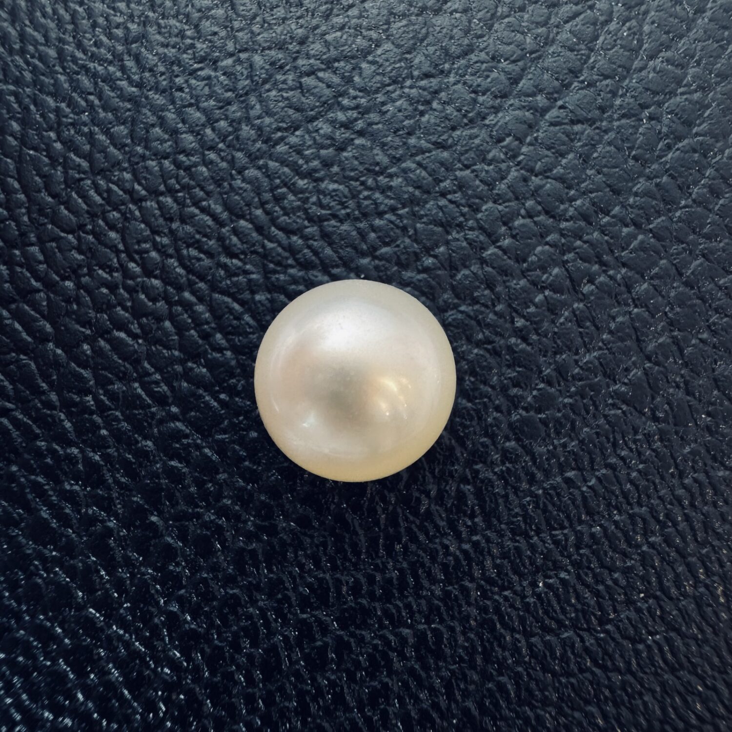5.61 Carat (6.23 Ratti) White South Sea Pearl - 9.4mm Round, AAA Quality - Image 2