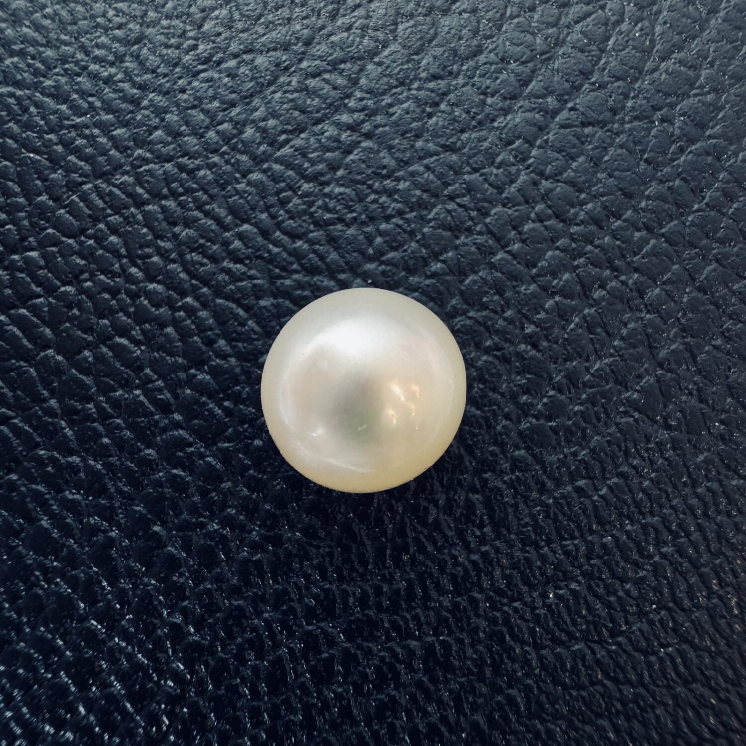 5.61 Carat (6.23 Ratti) White South Sea Pearl - 9.4mm Round, AAA Quality - Image 3