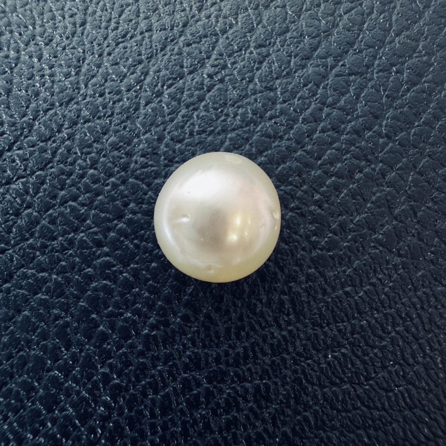 6.71 Carat (7.46 Ratti) White South Sea Pearl - 9.8mm Round, AAA Quality - Image 3