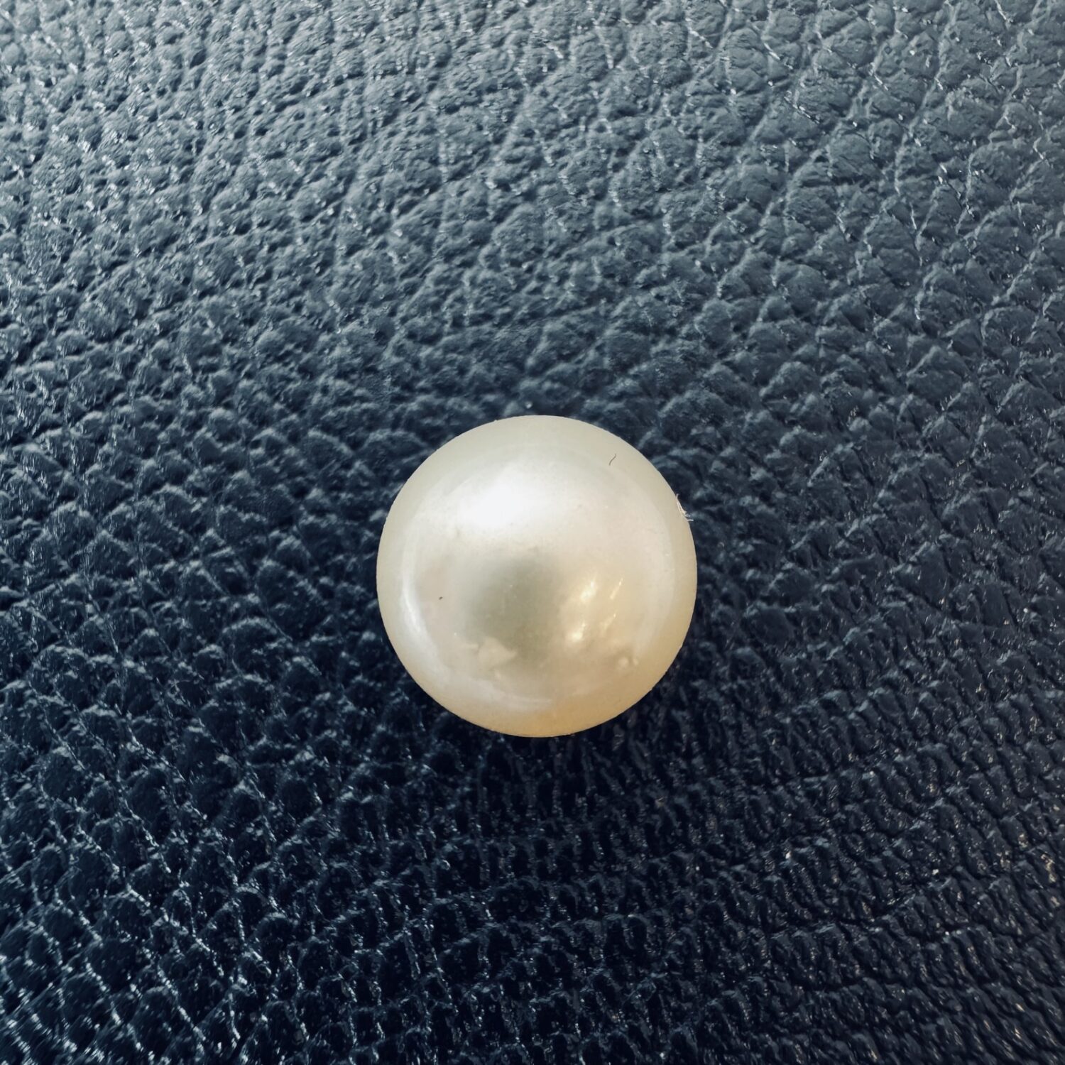 7.175 Carat (7.97 Ratti) White South Sea Pearl - 9.9mm Round, AAA Quality - Image 3