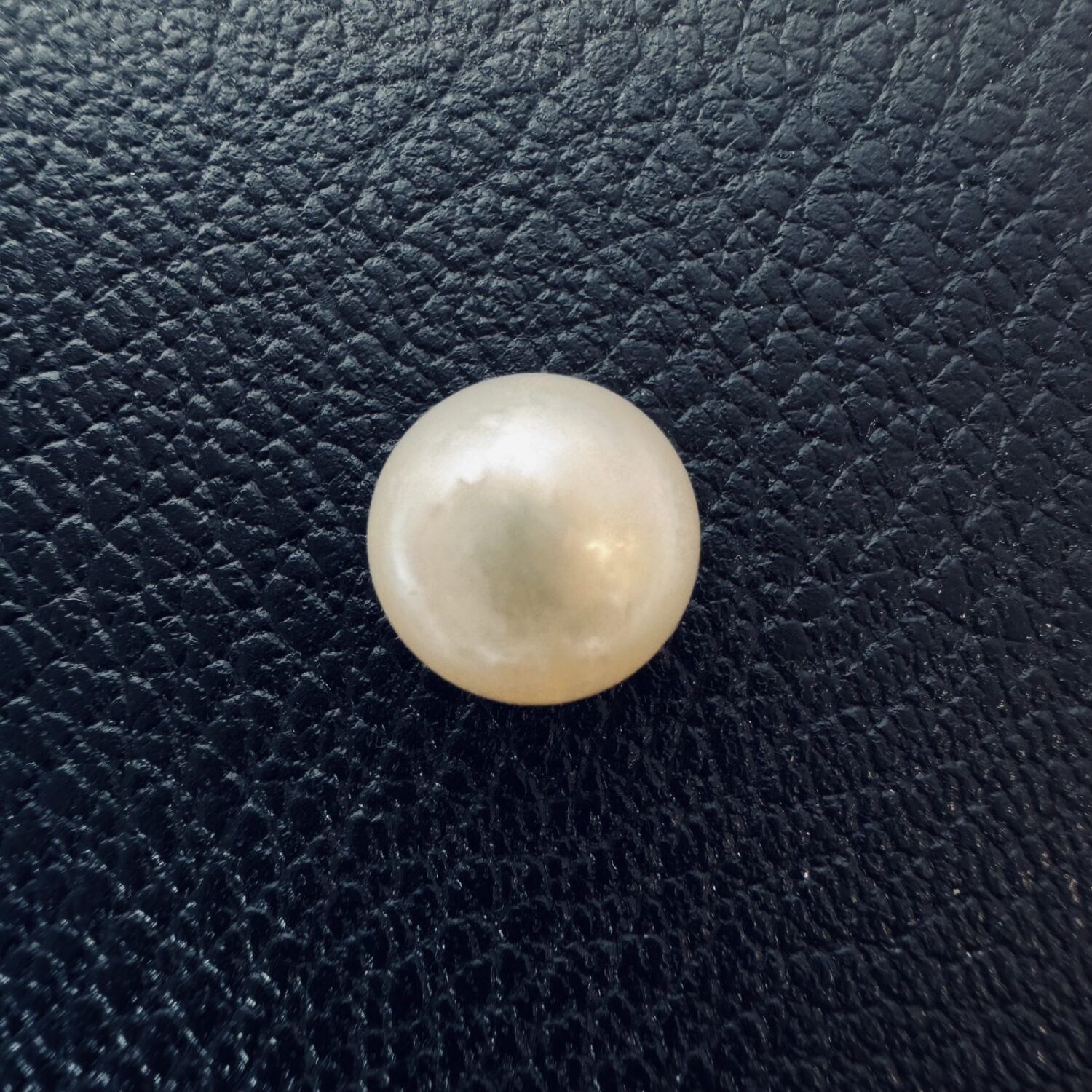 7.685 Carat (8.54 Ratti) White South Sea Pearl - 10.1mm Round, AAA Quality - Image 2