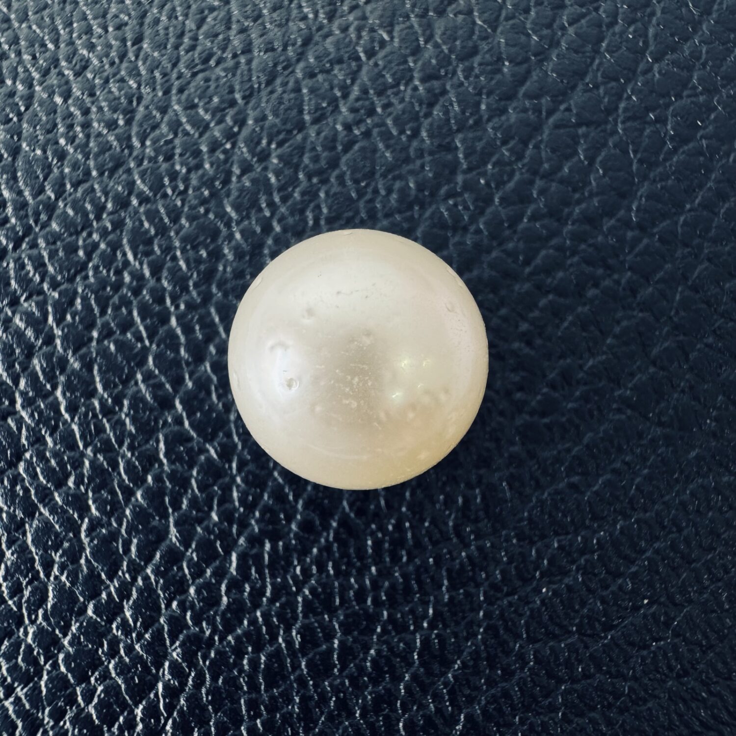 10.94 Carat (12.16 Ratti) White South Sea Pearl - 11.4mm Round, AAA Quality - Image 2
