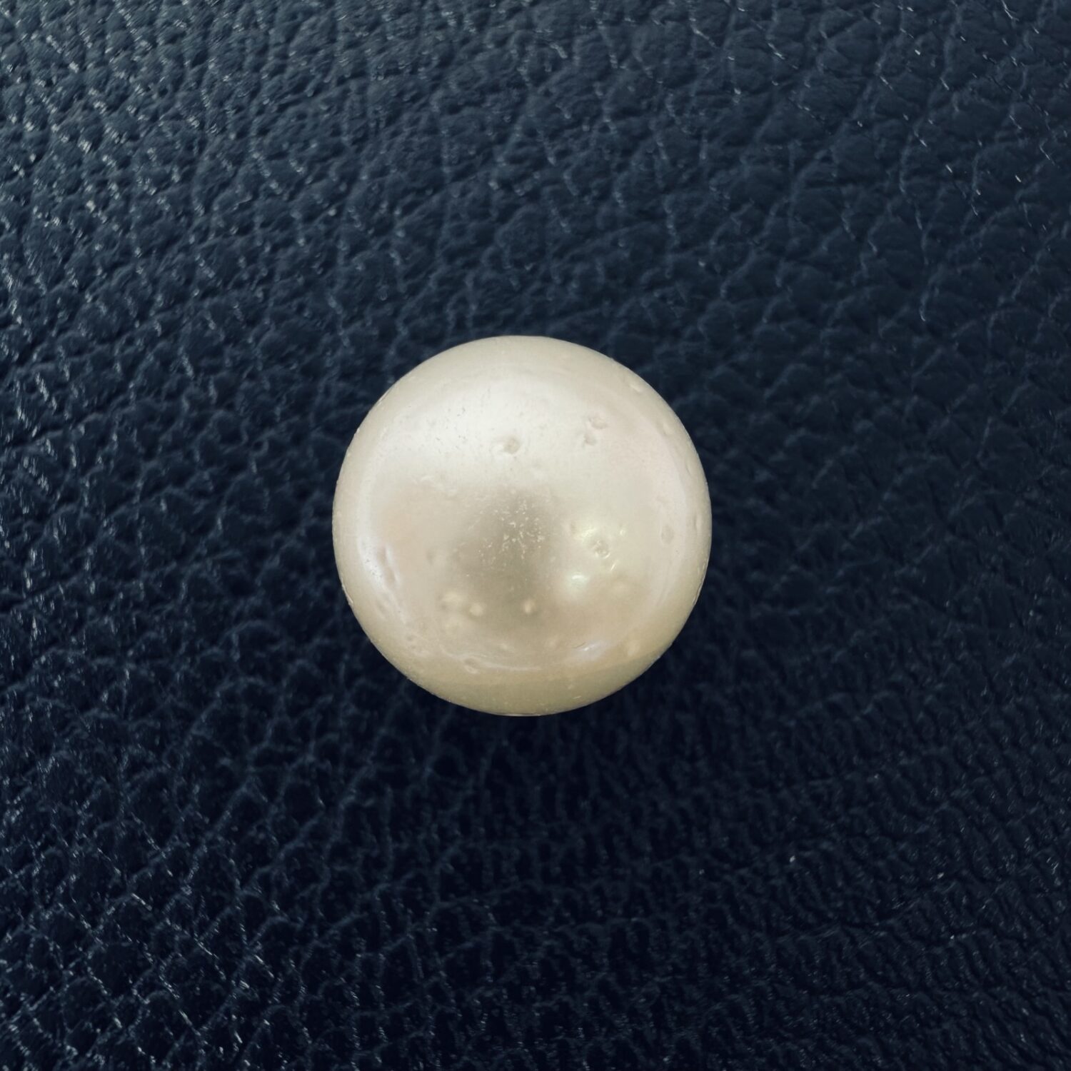 10.94 Carat (12.16 Ratti) White South Sea Pearl - 11.4mm Round, AAA Quality - Image 3