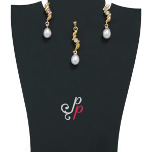 Stylish pearl pendant and earrings set 1