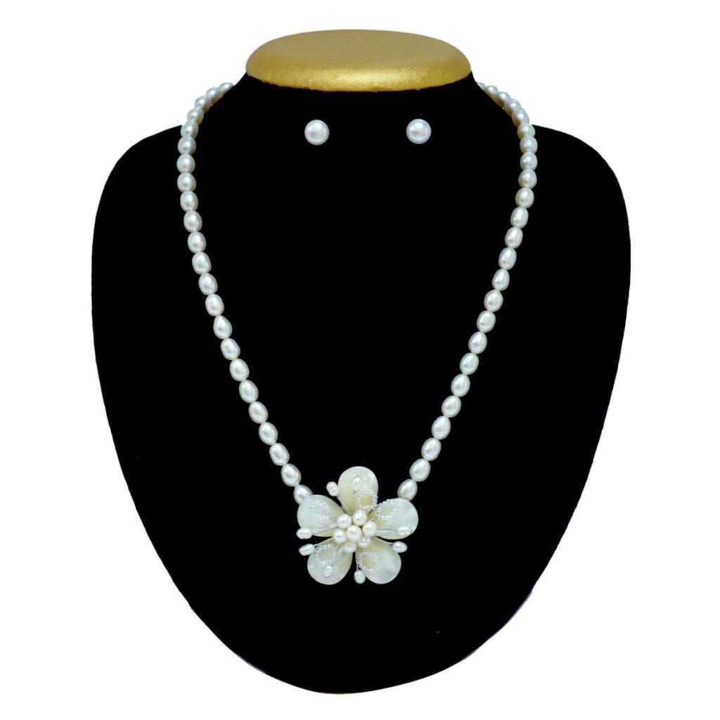 Shiny Oval Pearl Necklace In Mother Of Pearl Flower Pendant Pure Pearls