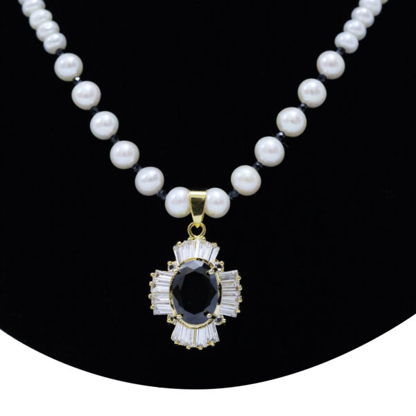 Exquisite White Pearl Necklace With Lustrous Zircon & Black Onyx Pendant 1