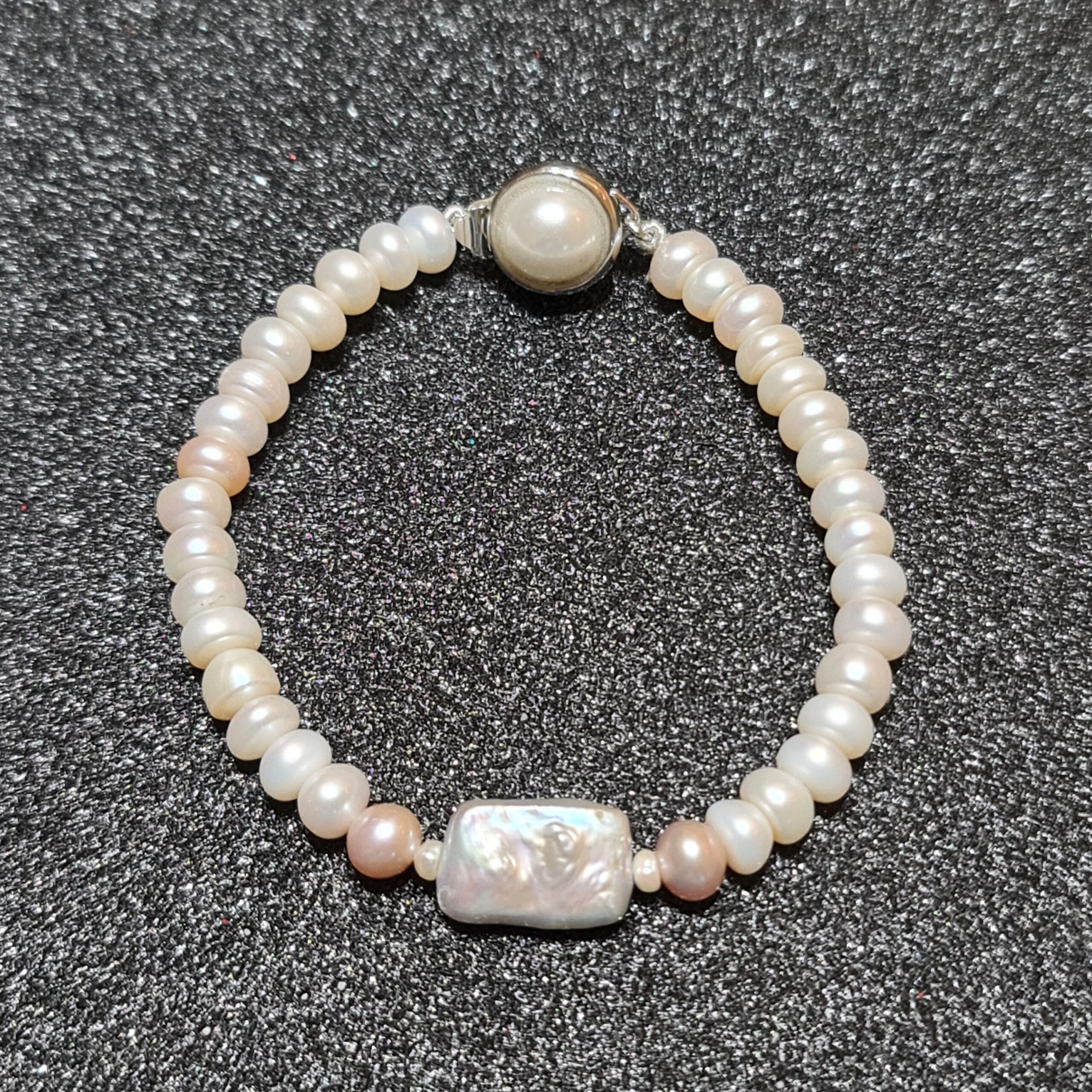 Pearl Bracelet in White Gold | KLENOTA