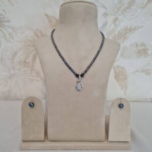 Subtle Multishaded Oval Pearls 17 Inch Necklace With Swan 925 Silver Pendant