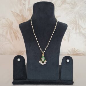 Delicate 18Inch White Oval Pearls Taar Necklace With 925 Green Kemp Pendant