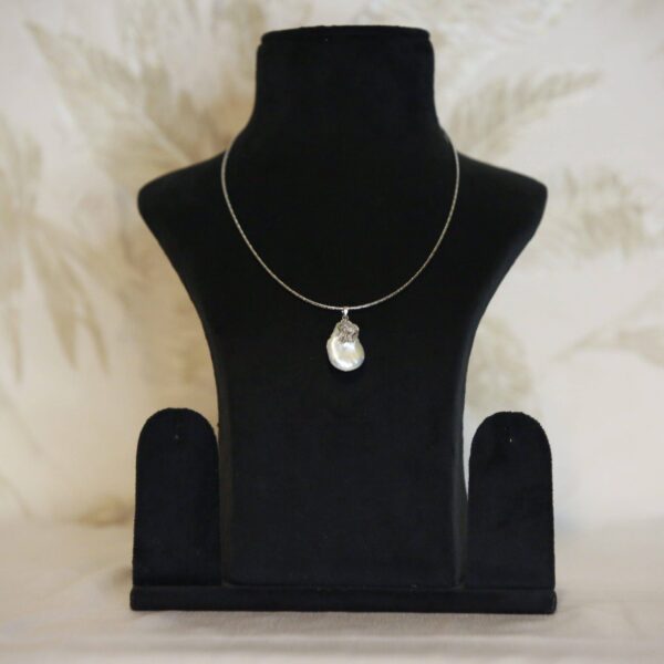 Artsy White Baroque Pearl Pendant With Decorative 925 Silver Anchor