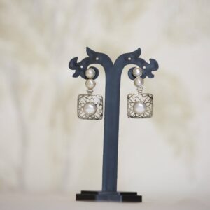 Contemporary 925 Silver Earrings Featuring White Button Pearls