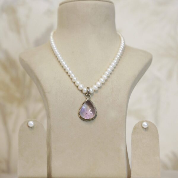 Elegant 4mm -8mm Graduated White Pearl Necklace With Light Amethyst Silver Pendant