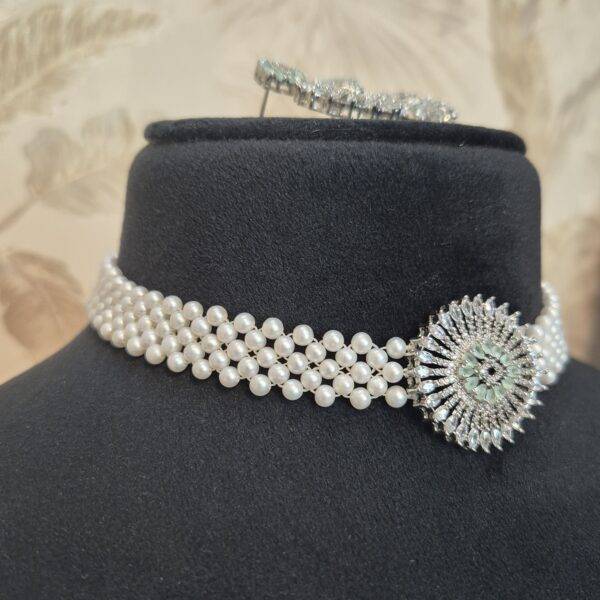 Chic White Round Pearls Mesh Pattern Choker With CZ Pendant-2