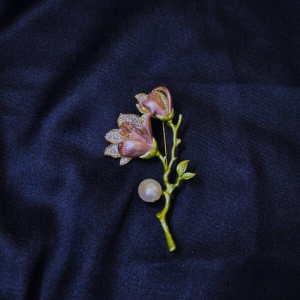 Lovely White Button Pearl Brooch With Enameled Flowers & CZ